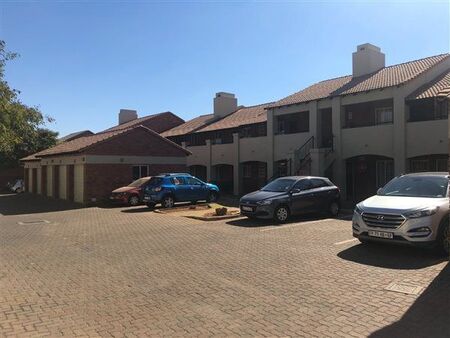 2 Bedroom Apartment in Mooikloof Ridge