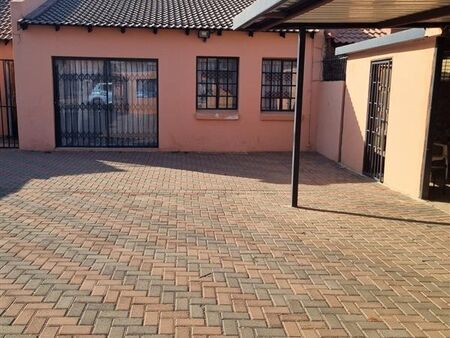 3 Bedroom Duet in Elandspoort
