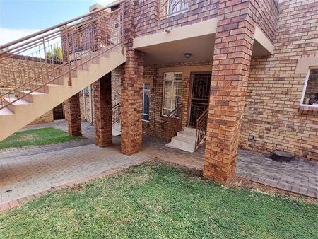 2 Bedroom Apartment in Mooikloof Ridge