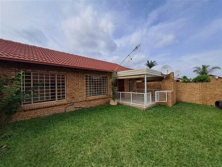 2 Bedroom House in Magalieskruin