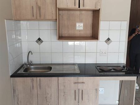 0.5 Bedroom Flat in Rietfontein