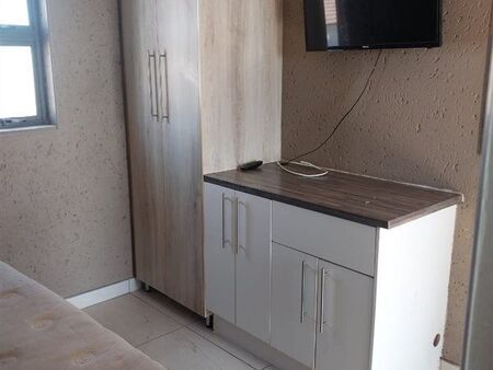 Bachelor apartment in Protea Glen
