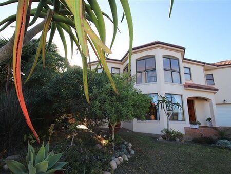 4 Bedroom House in Mossel Bay Golf Estate