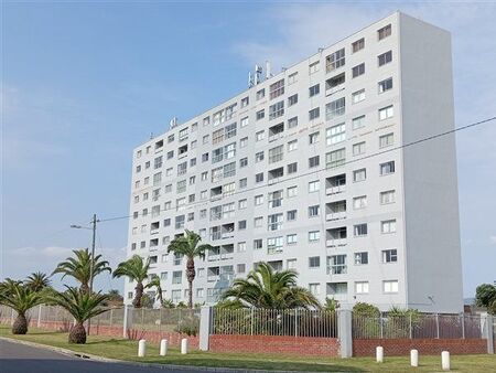 2 Bedroom Apartment in Bloubergrant