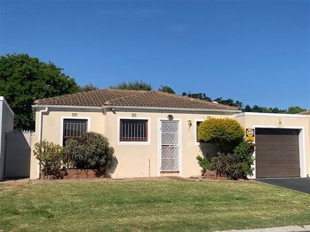 2 Bedroom House in Sunningdale