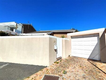 2 Bedroom House in Kenilworth
