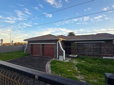 4 Bedroom House in Milnerton Central
