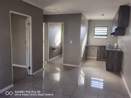 2 Bedroom Cluster in Grassy Park