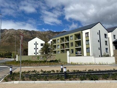 2 Bedroom Apartment in Admirals Park