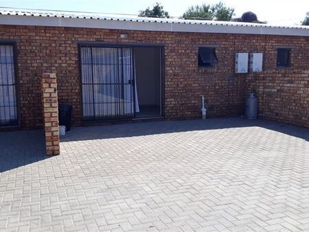 1 Bedroom Flat in Ernestville