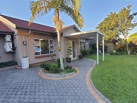 4 Bedroom House in Meerensee