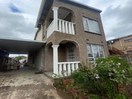 Bachelor apartment in Shallcross