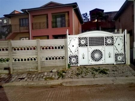 3 Bedroom Apartment in Longcroft