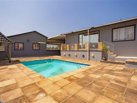 1 Bedroom Apartment in Umhlatuzana
