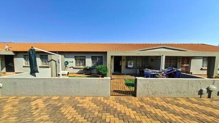 2 Bedroom townhouse - sectional to rent in Witfield, Boksburg