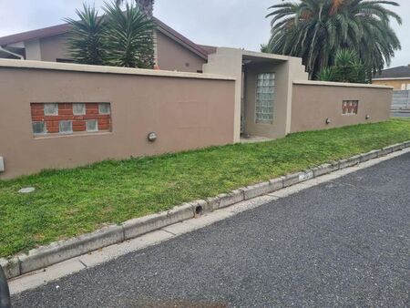 4 Bedroom house to rent in Bothasig, Milnerton