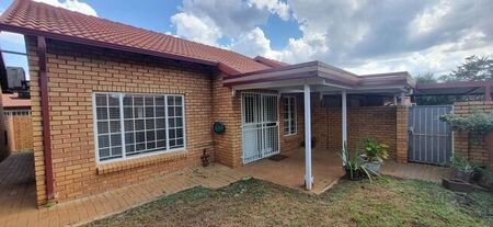 2 Bedroom townhouse - sectional to rent in Equestria, Pretoria