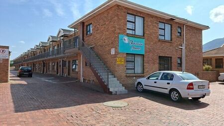 2 Bedroom flat to rent in George East