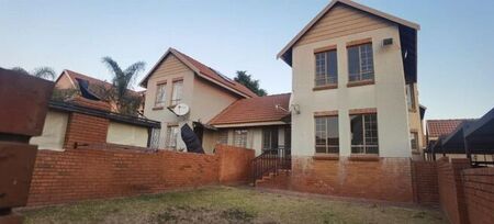 3 Bedroom duplex townhouse - sectional to rent in Kosmosdal, Centurion