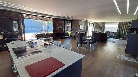 6 Bedroom house to rent in Glenashley, Durban North