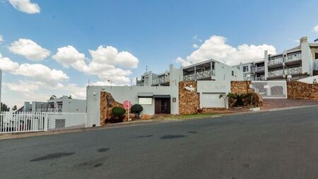 2 Bedroom apartment to rent in Northcliff, Randburg