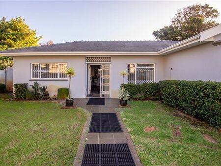 4 Bedroom House in Bergvliet