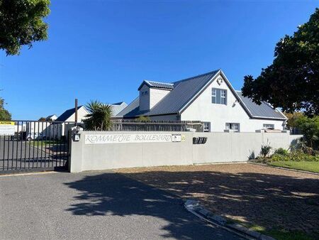 4 Bedroom House in Kommetjie