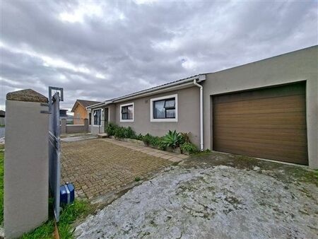4 Bedroom House in Grassy Park