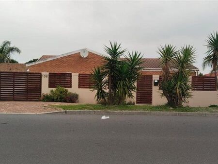 3 Bedroom House in Protea Heights