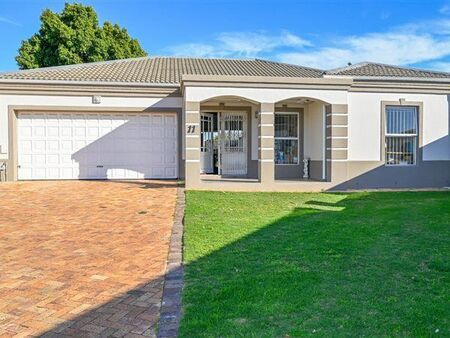3 Bedroom House in Sonstraal Heights