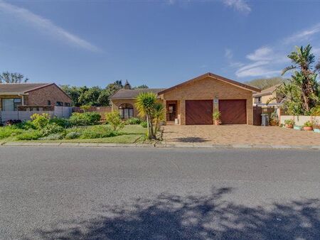 4 Bedroom House in Vredekloof