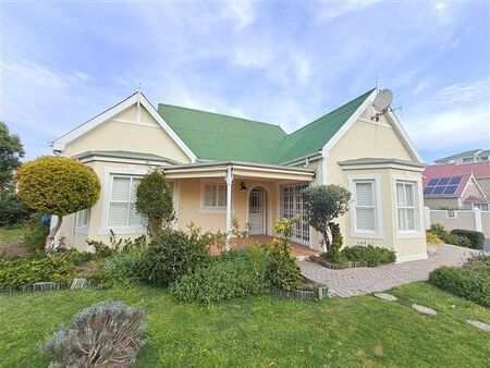 3 Bedroom House in Greenways Golf Estate