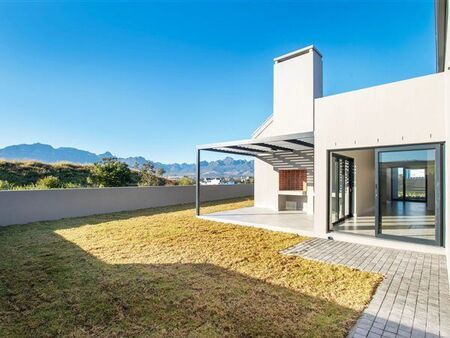 3 Bedroom House in Longlands