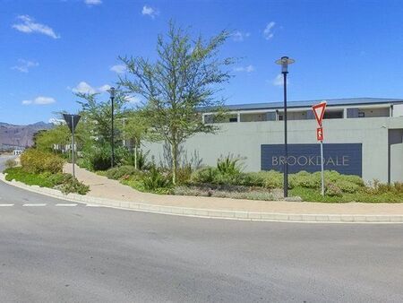 2 Bedroom Apartment in Somerset Lakes