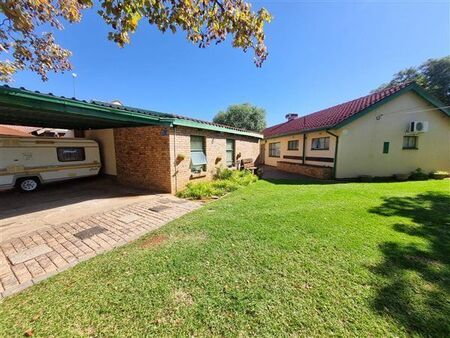 3 Bedroom House in Lindene