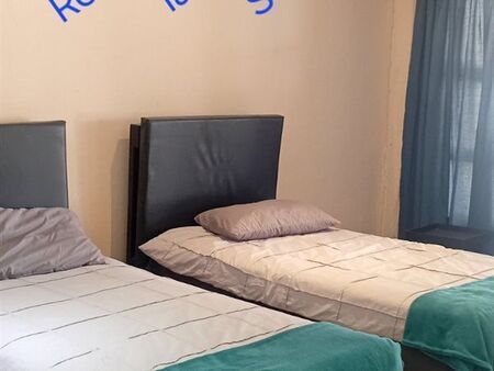 Bachelor apartment in Hyde Park