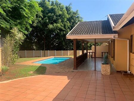 3 Bedroom House in Sunningdale