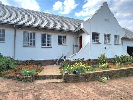 5 Bedroom House in Winchester Hills