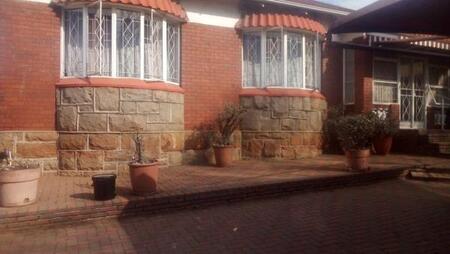 3 Bedroom Apartment in Kensington