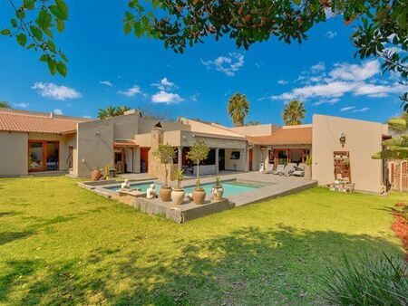4 Bedroom House in Douglasdale