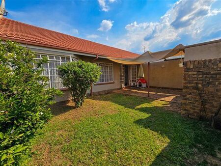 2 Bedroom Townhouse in Glen Marais