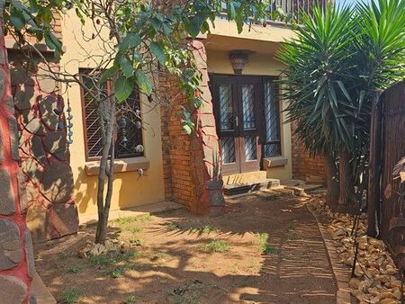 2 Bedroom Townhouse in Glen Marais