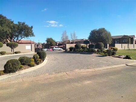 2 Bedroom Townhouse in Helderwyk