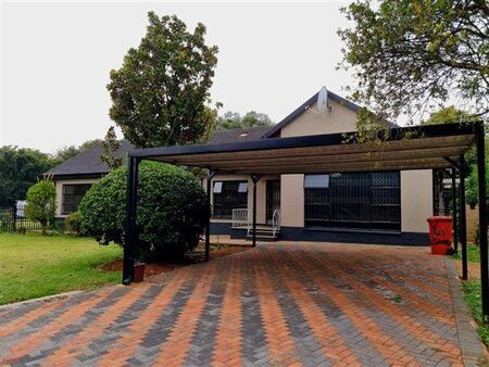 3 Bedroom House in Eldoraigne