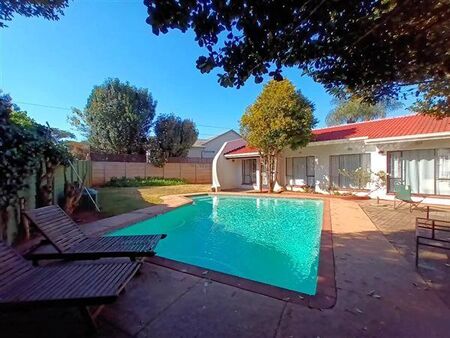 2 Bedroom Flat in Pierre van Ryneveld