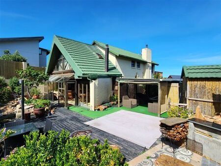 4 Bedroom House in Cape St Francis