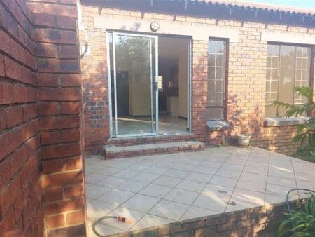 2 Bedroom Townhouse in Mooikloof Ridge