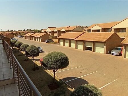 2 Bedroom Apartment in Mooikloof Ridge