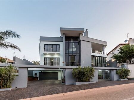 3 Bedroom House in Waterkloof Ridge