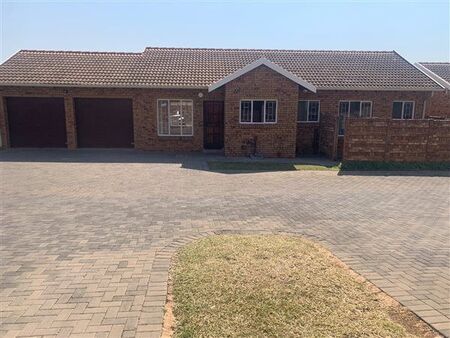 3 Bedroom House in Ninapark